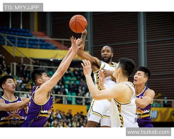 浙江东阳光与对手爆发激烈冲突，全队受罚处理